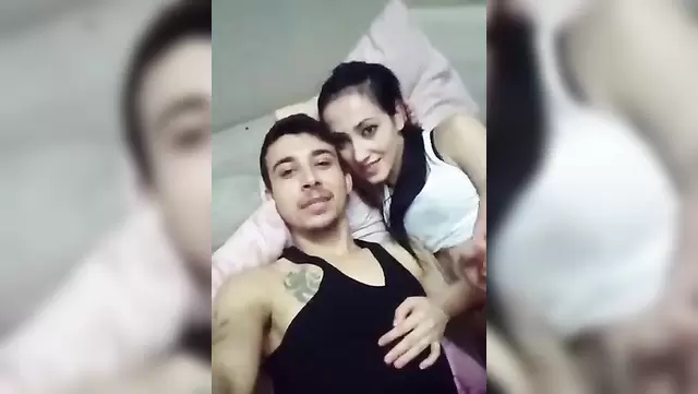 شباب أتراك صوروا مص زب نار على هواتفهم